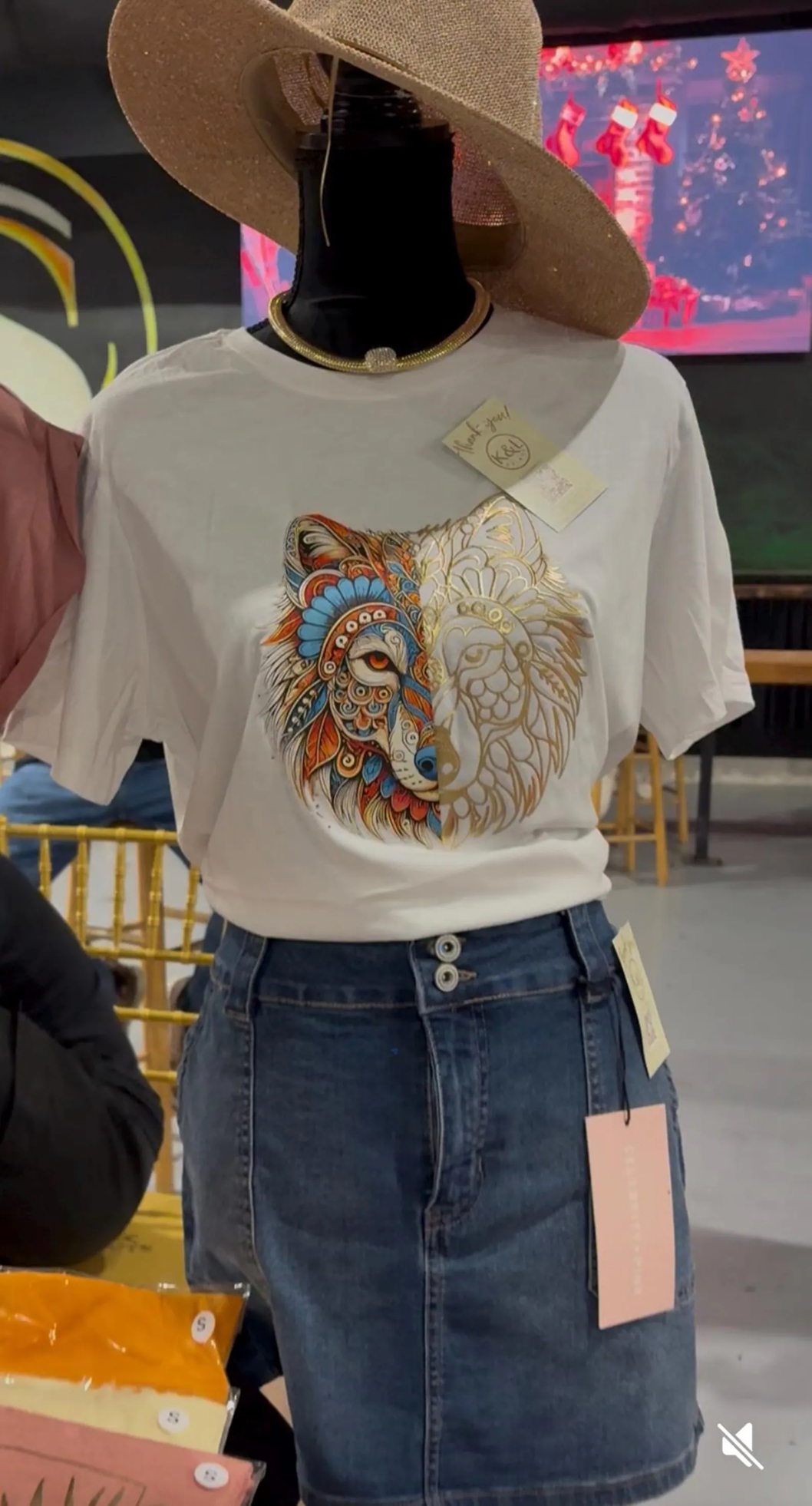 Beautifull designs T-shirt for woman Wolf Gold Trending